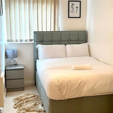 Stylish Luxe Apartment Harlow Dış mekan fotoğraf