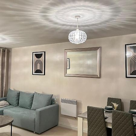Stylish Luxe Apartment Harlow Dış mekan fotoğraf