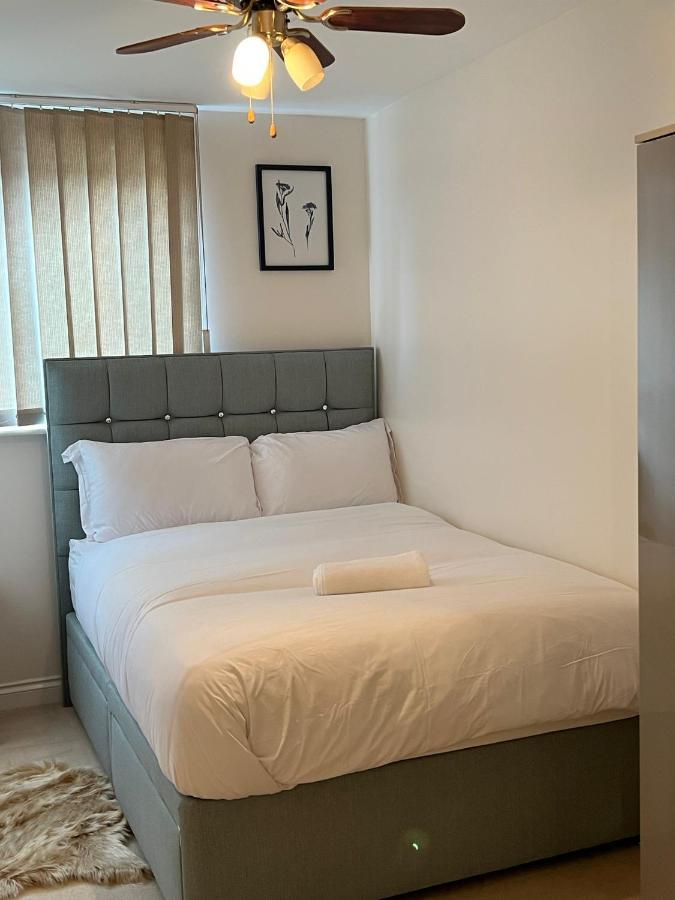 Stylish Luxe Apartment Harlow Dış mekan fotoğraf