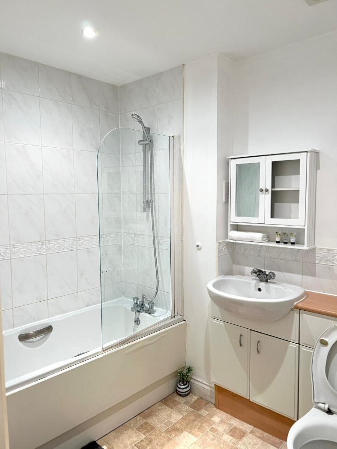 Stylish Luxe Apartment Harlow Dış mekan fotoğraf